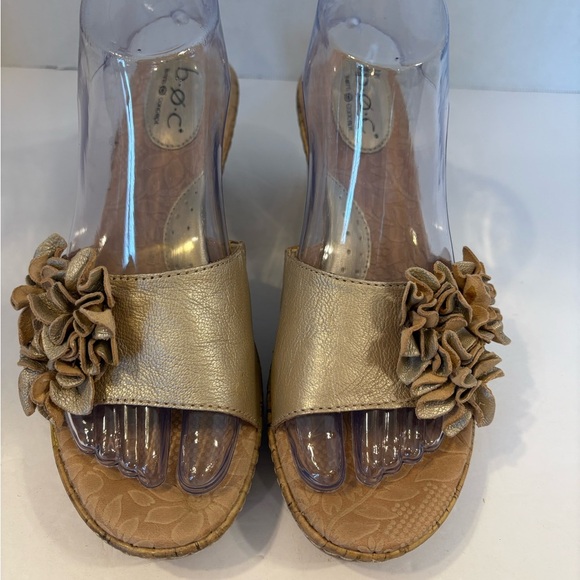 b.o.c Born Concept tan floral accented wedge open toe leather sandals size 9 - Picture 9 of 9